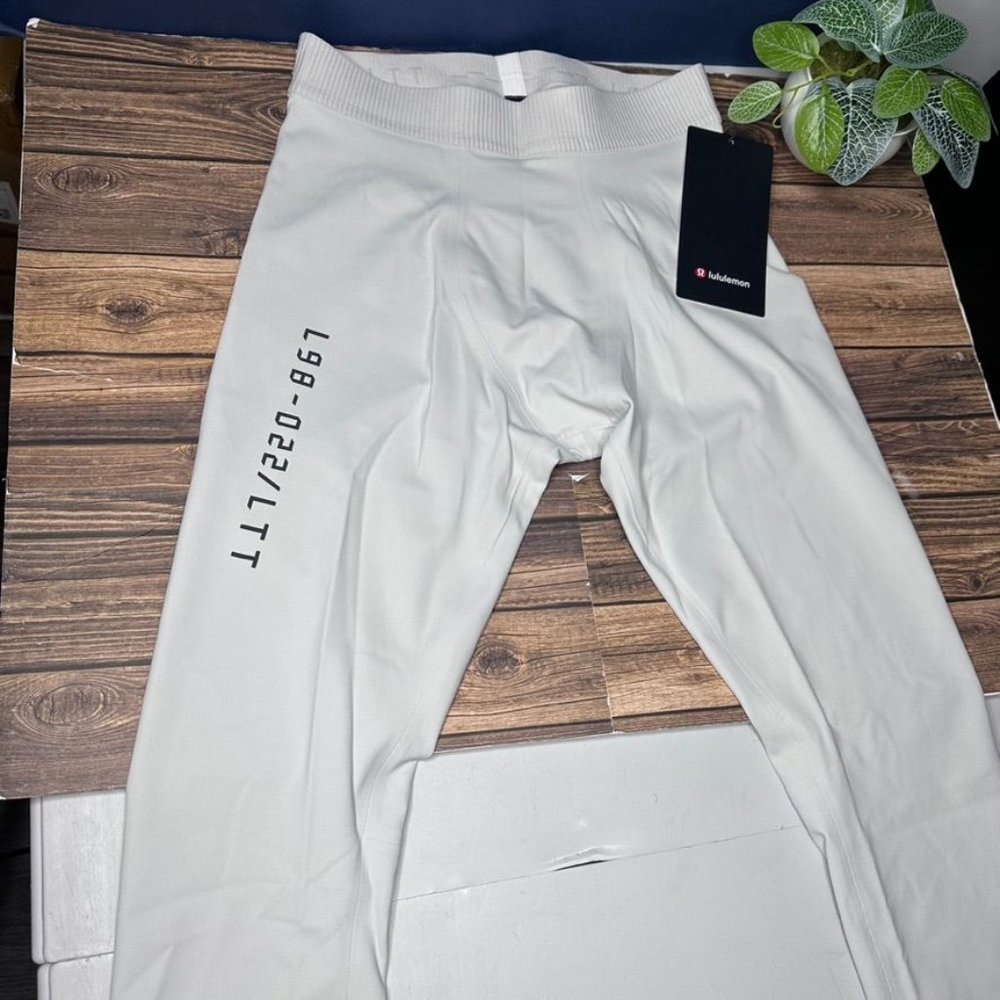 Lululemon License to Train Tight 21" NWT Size XXL (Vapor) - Picture 3 of 14